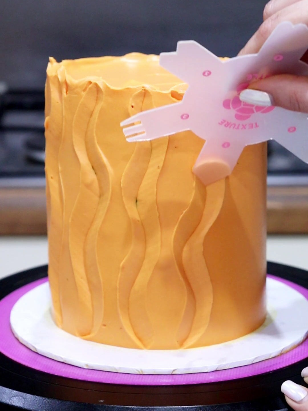 How to Use Textured Cake Scrapers - Cake by Courtney